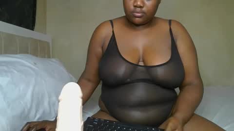 Snapshot of sassie_bee chatting on 01/25/25, 11:54 sassie_bee online show from 01/25/25, 11:54
