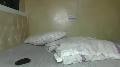 Snapshot of sassie_bee chatting on 02/02/25, 11:21 sassie_bee online show from 02/02/25, 11:21