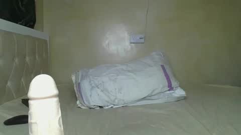 Snapshot of sassie_bee chatting on 02/20/25, 03:45 sassie_bee online show from 02/20/25, 03:45