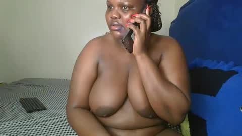 Snapshot of sassie_bee chatting on 09/14/25, 12:48 sassie_bee online show from 09/14/25, 12:48