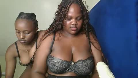 Snapshot of sassie_bee chatting on 09/16/25, 06:09 sassie_bee online show from 09/16/25, 06:09