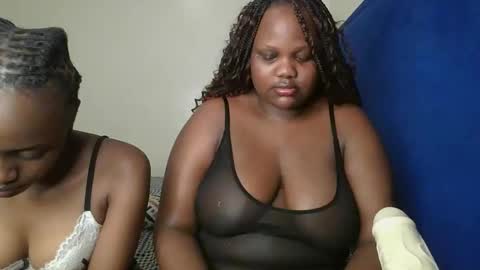 Snapshot of sassie_bee chatting on 09/19/25, 06:41 sassie_bee online show from 09/19/25, 06:41