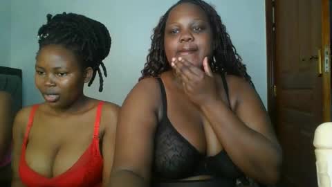 Snapshot of sassie_bee chatting on 10/11/25, 05:33 sassie_bee online show from 10/11/25, 05:33