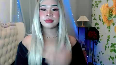 sassy_tinaxx online show from 12/22/25, 09:28