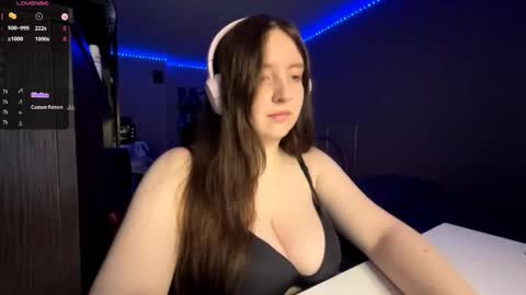 Snapshot of sassy_touch_heat_x3 chatting on 10/21/25, 06:52 Marmulka or Mary online show from 10/21/25, 06:52