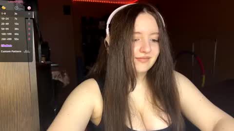 Snapshot of sassy_touch_heat_x3 chatting on 10/27/25, 06:23 Marmulka or Mary online show from 10/27/25, 06:23