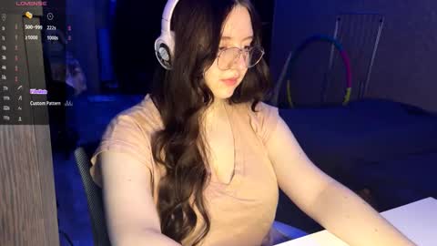 Snapshot of sassy_touch_heat_x3 chatting on 11/11/25, 06:30 Marmulka or Mary online show from 11/11/25, 06:30