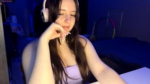 Snapshot of sassy_touch_heat_x3 chatting on 11/21/25, 05:22 Marmulka or Mary online show from 11/21/25, 05:22