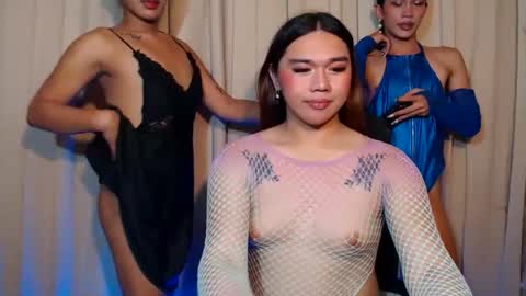 Snapshot of sassyffyra69 chatting on 11/26/25, 04:08 MARIO LABO online show from 11/26/25, 04:08