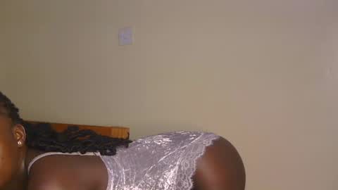 Snapshot of sassyleila chatting on 07/02/26, 11:55 sexxy one online show from 07/02/26, 11:55