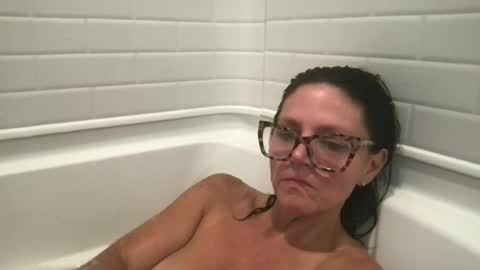 Snapshot of sassynsweetmilf chatting on 07/04/26, 04:46 sassynsweetmilf online show from 07/04/26, 04:46