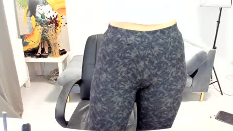 Snapshot of sassytiff chatting on 12/15/25, 10:08 sassytiff online show from 12/15/25, 10:08