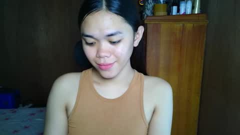 Snapshot of saszzyyumiie chatting on 11/24/25, 12:43 saszzyyumiie online show from 11/24/25, 12:43