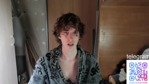 Snapshot of sat1sfaction chatting on 10/27/25, 10:52 Kristof online show from 10/27/25, 10:52