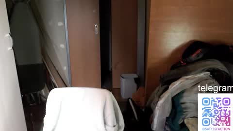 Snapshot of sat1sfaction chatting on 11/20/25, 01:00 Kristof online show from 11/20/25, 01:00