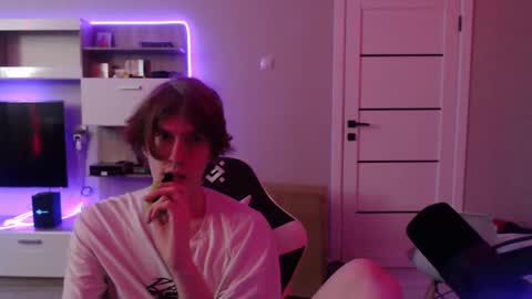 Snapshot of sat1sfaction chatting on 02/10/26, 12:48 Kristof online show from 02/10/26, 12:48