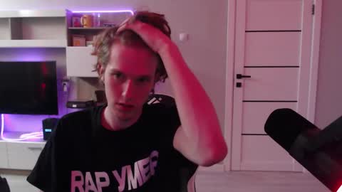 Snapshot of sat1sfaction chatting on 03/03/26, 09:53 Kristof online show from 03/03/26, 09:53