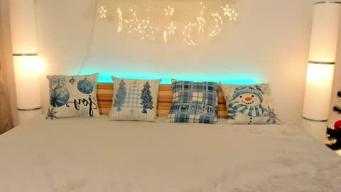 Snapshot of satimilf_ chatting on 12/31/24, 11:28 Sati online show from 12/31/24, 11:28