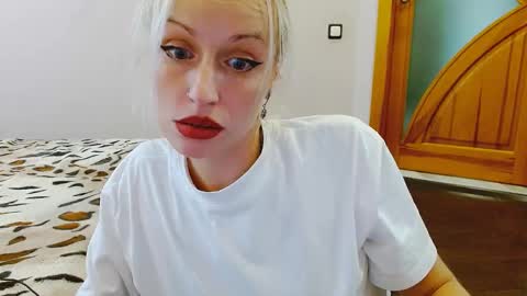 Snapshot of satinqueen90 chatting on 09/10/25, 11:10 Satinqueen90 online show from 09/10/25, 11:10