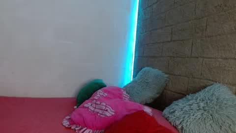 Snapshot of sativa_29 chatting on 12/21/24, 03:20 Sativa online show from 12/21/24, 03:20