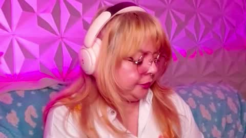 Snapshot of satyn_doll chatting on 10/15/25, 01:50 Gina George online show from 10/15/25, 01:50