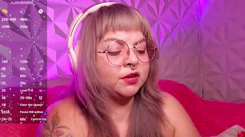 Gina George online show from 11/11/25, 12:21