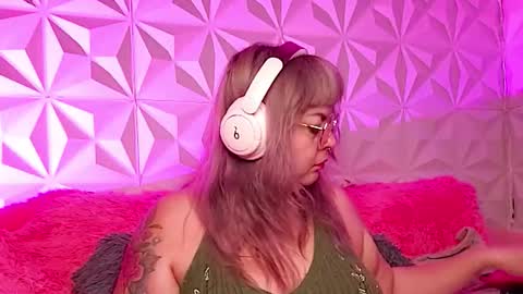 Gina George online show from 11/25/25, 01:05