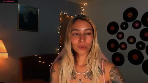 Snapshot of saucy_jenn1 chatting on 03/02/25, 04:28 I AM JENN  online show from 03/02/25, 04:28