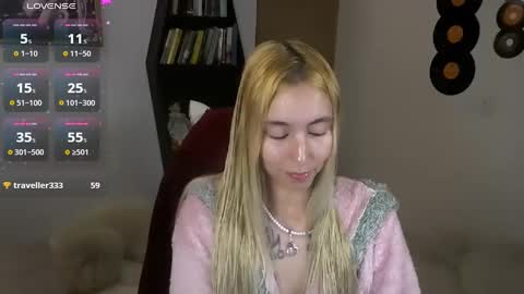 Snapshot of saucy_jenn1 chatting on 09/28/25, 01:44 I AM JENN  online show from 09/28/25, 01:44
