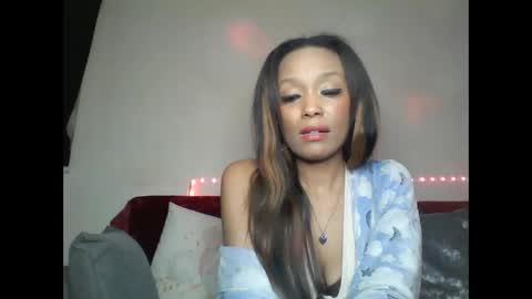 Snapshot of saucy_shanice chatting on 02/21/25, 10:15 Shaniiice online show from 02/21/25, 10:15