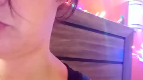 Snapshot of saucybear666 chatting on 12/15/24, 09:13 SnowBunny online show from 12/15/24, 09:13