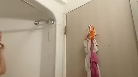 Snapshot of saucybear666 chatting on 01/19/25, 12:49 SnowBunny online show from 01/19/25, 12:49