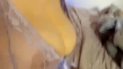 Snapshot of saucybear666 chatting on 02/12/25, 06:19 SnowBunny online show from 02/12/25, 06:19