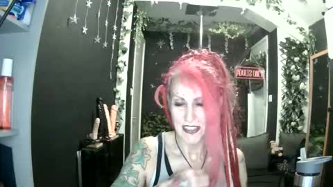 SaucySky online show from 05/05/26, 07:55