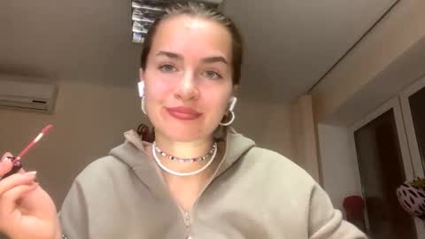 Snapshot of saundrayeeloy chatting on 10/17/25, 03:14 Martha online show from 10/17/25, 03:14