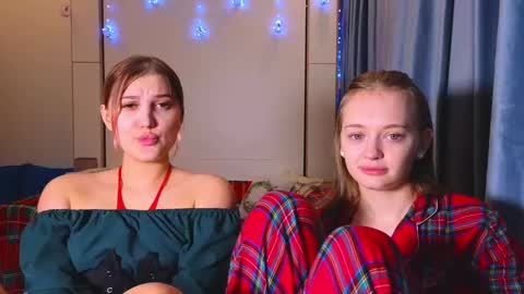 Snapshot of sav_anna chatting on 12/25/24, 05:15 LUNA and ANNA    online show from 12/25/24, 05:15