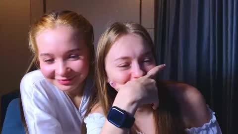 Snapshot of sav_anna chatting on 01/07/25, 06:56 LUNA and ANNA    online show from 01/07/25, 06:56