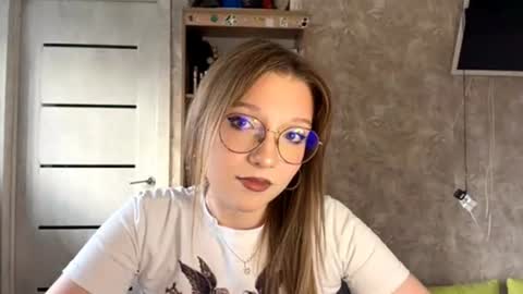 Snapshot of savannahbrettmann chatting on 07/28/26, 01:10 Eva online show from 07/28/26, 01:10