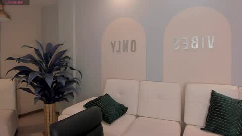S a v a n n a h  online show from 06/04/26, 12:33