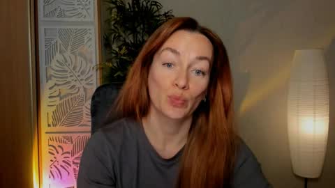 Snapshot of save_the_qween chatting on 04/10/26, 11:59 save the qween online show from 04/10/26, 11:59