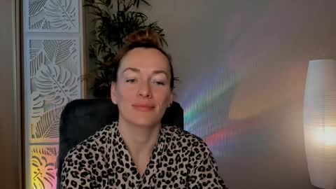 Snapshot of save_the_qween chatting on 04/28/26, 05:01 save the qween online show from 04/28/26, 05:01