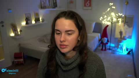 Snapshot of savvage_play chatting on 12/16/24, 07:43 Naomi online show from 12/16/24, 07:43