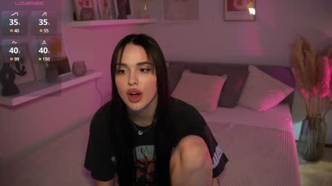 Snapshot of savvage_play chatting on 02/04/25, 08:06 Naomi online show from 02/04/25, 08:06