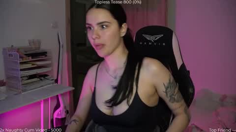 Snapshot of savvage_play chatting on 04/16/26, 06:19 Naomi online show from 04/16/26, 06:19