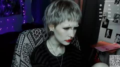 pronoun she. name Mary. age 21. online show from 05/02/26, 03:17