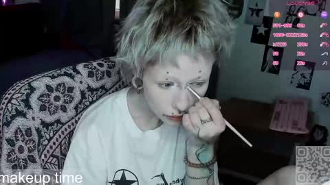 pronoun she. name Mary. age 21. online show from 05/19/26, 05:30