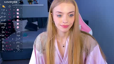 Snapshot of sayl0r_moon chatting on 12/18/24, 03:04 Kira GMT 7 Mon Thu-Sun 0800am-0200pm online show from 12/18/24, 03:04