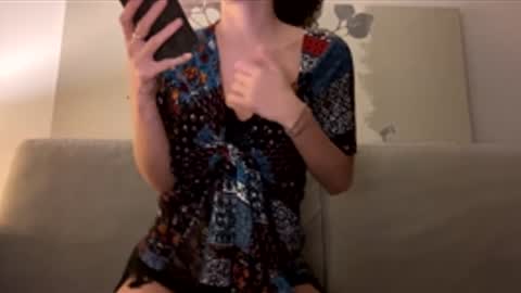 Snapshot of saymym chatting on 12/15/25, 08:35 saymym online show from 12/15/25, 08:35