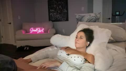 Snapshot of sayplsgdgrl chatting on 12/19/24, 10:53 Good Girls Say Please...and Thank You online show from 12/19/24, 10:53