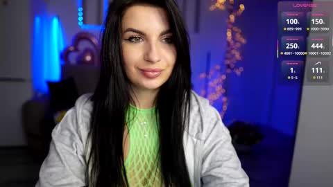 Snapshot of sayyees chatting on 12/17/25, 01:11 Valeria Swarowskaya online show from 12/17/25, 01:11